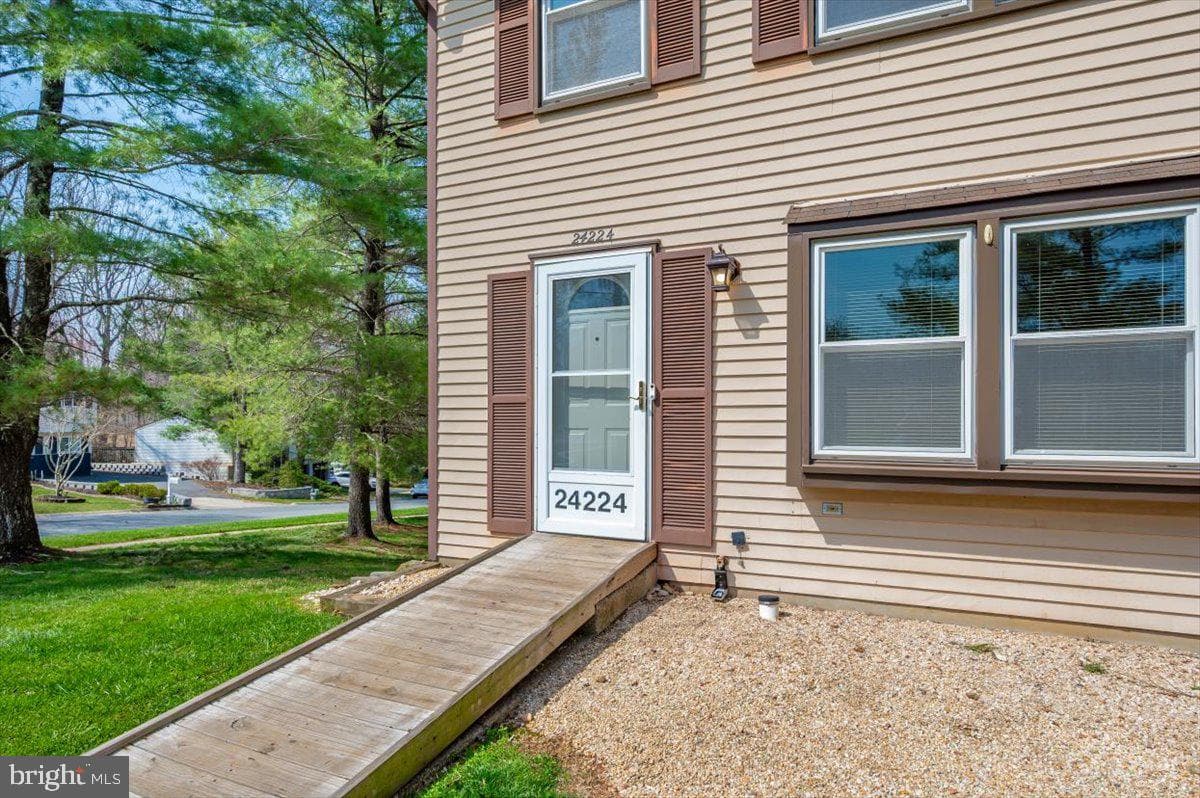 24224 Newbury Road photo 58