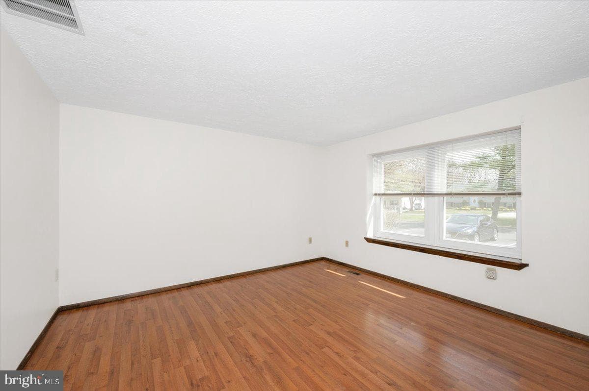 24224 Newbury Road photo 7