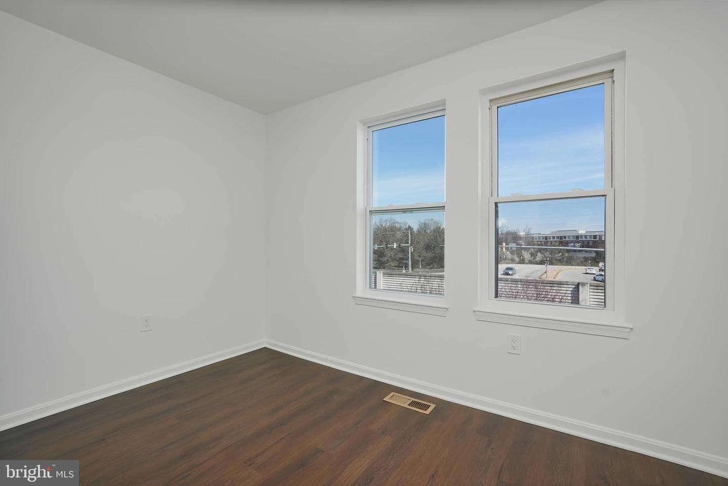 3034 Shepperton Terrace photo 23