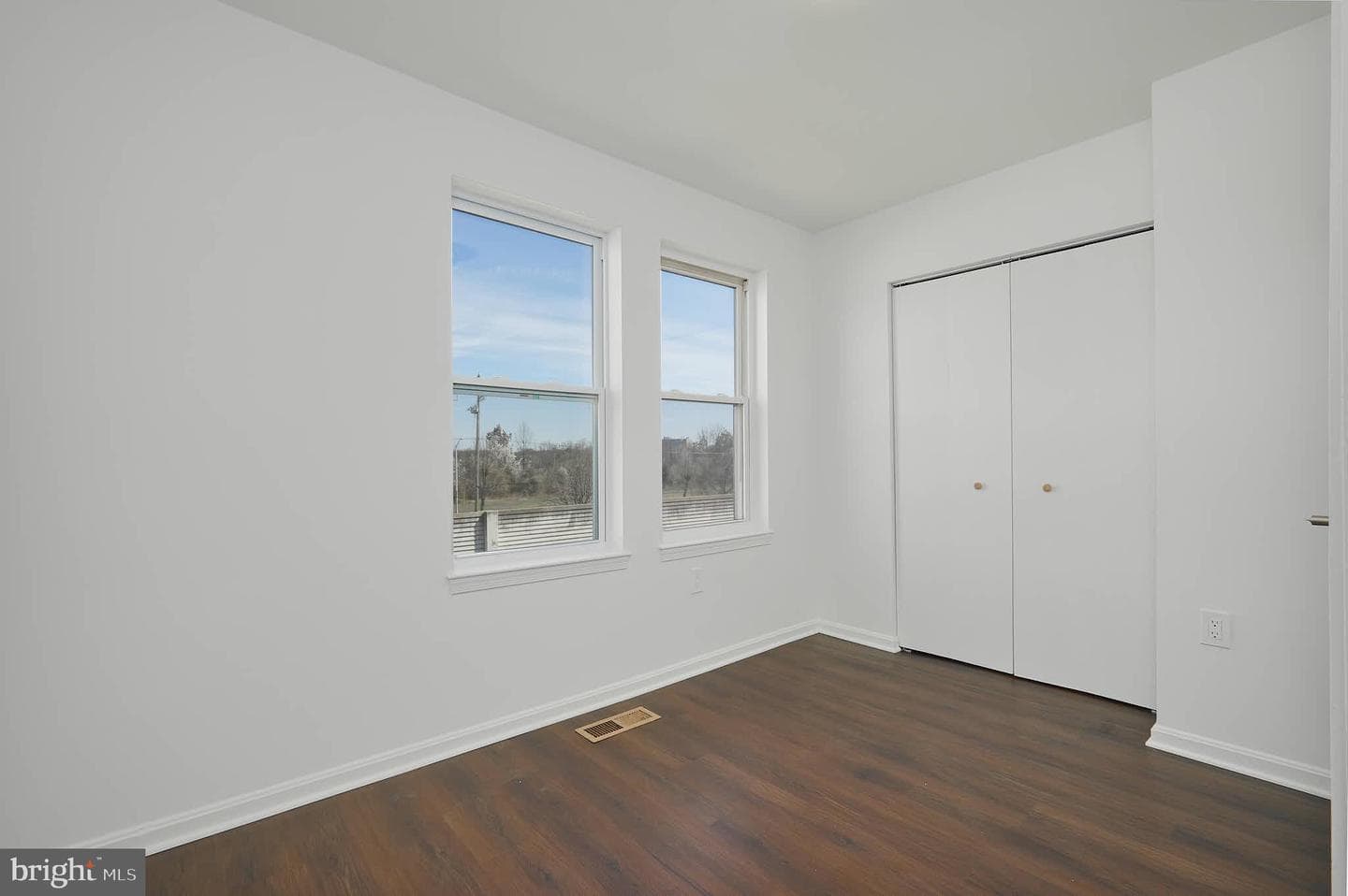 3034 Shepperton Terrace photo 24
