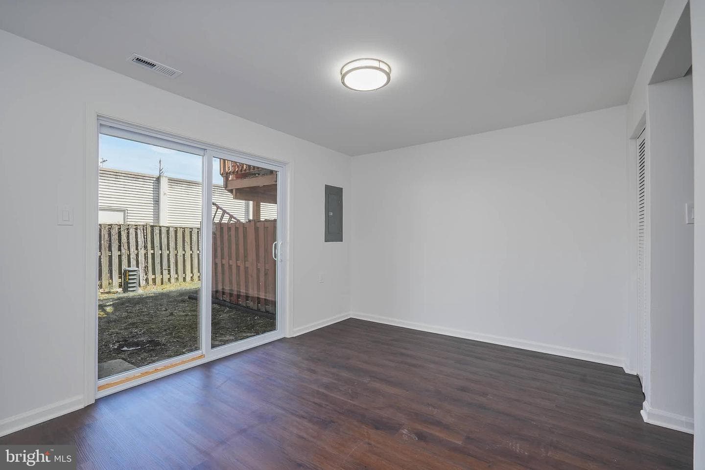 3034 Shepperton Terrace photo 31