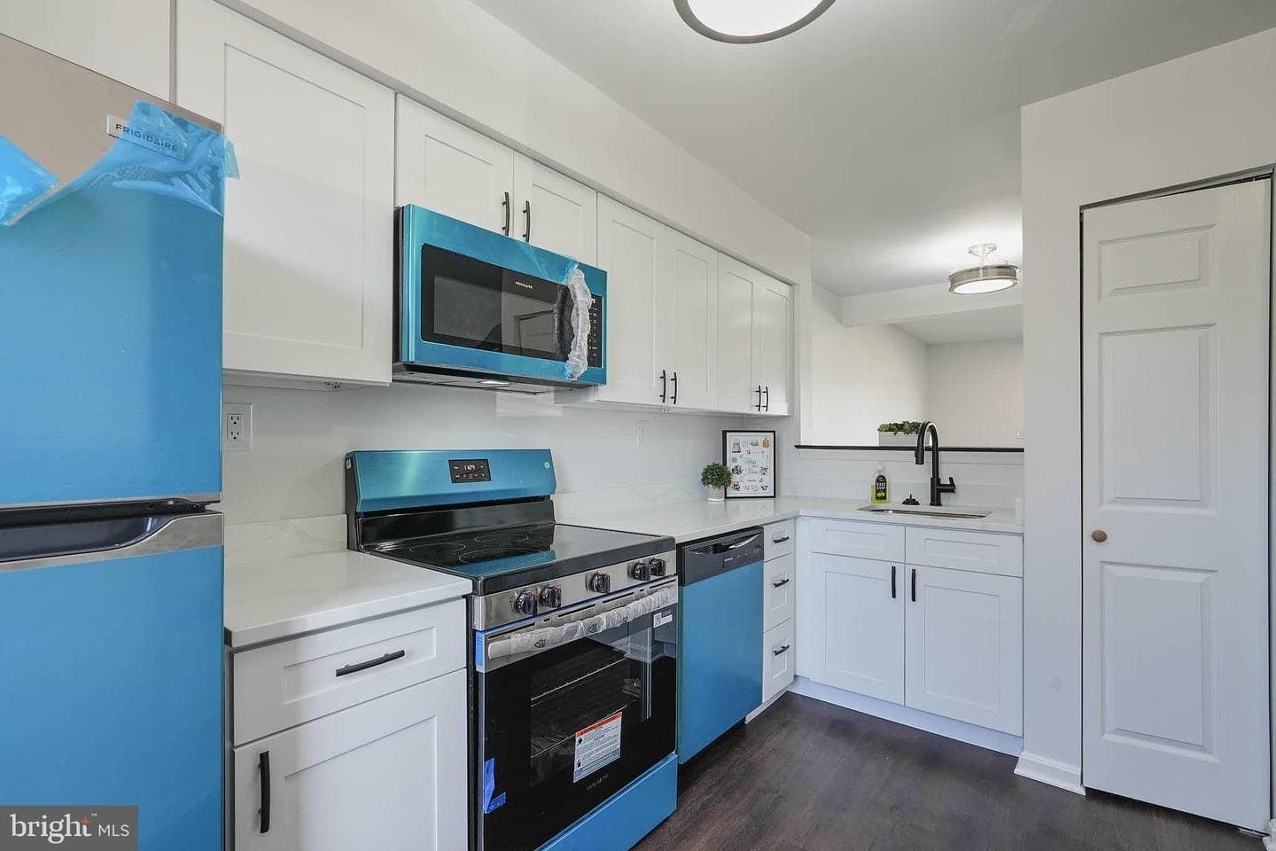 3034 Shepperton Terrace photo 7