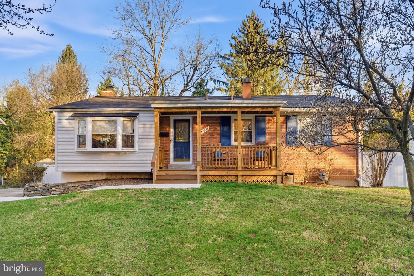 5609 Pier Drive photo 1