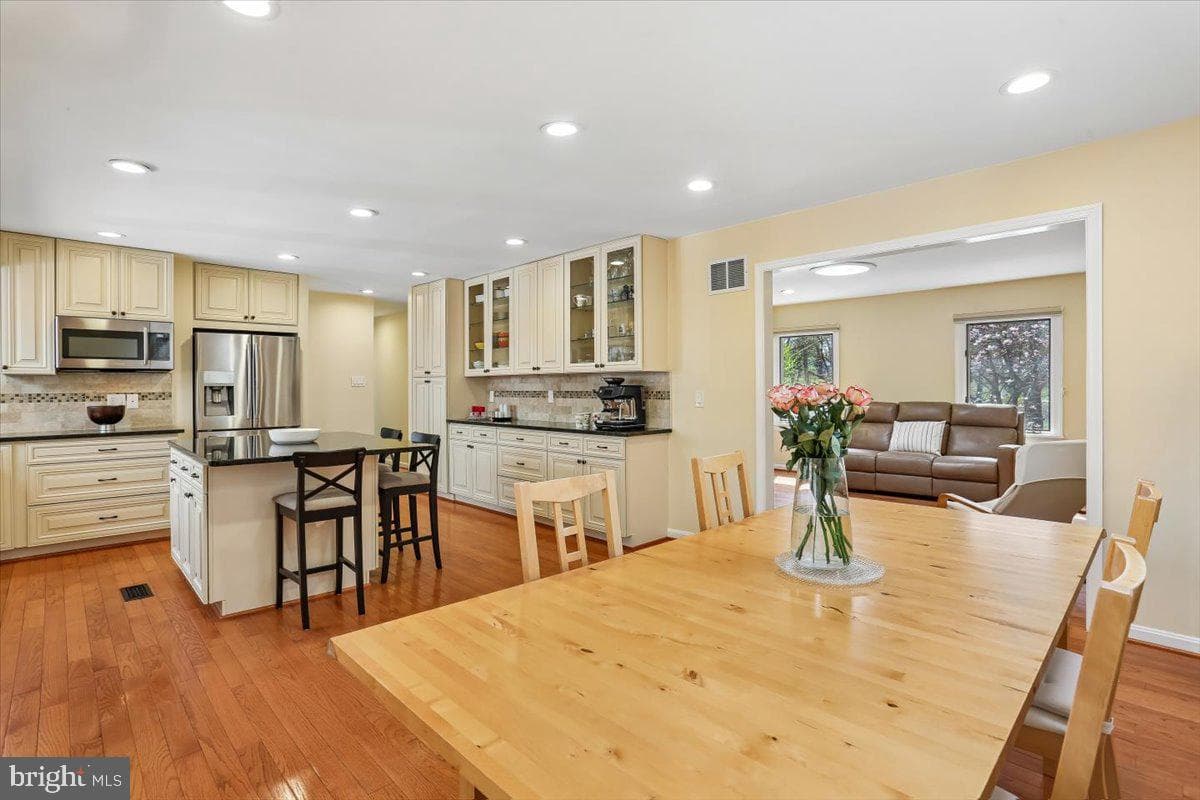 11415 Bedfordshire Avenue photo 11