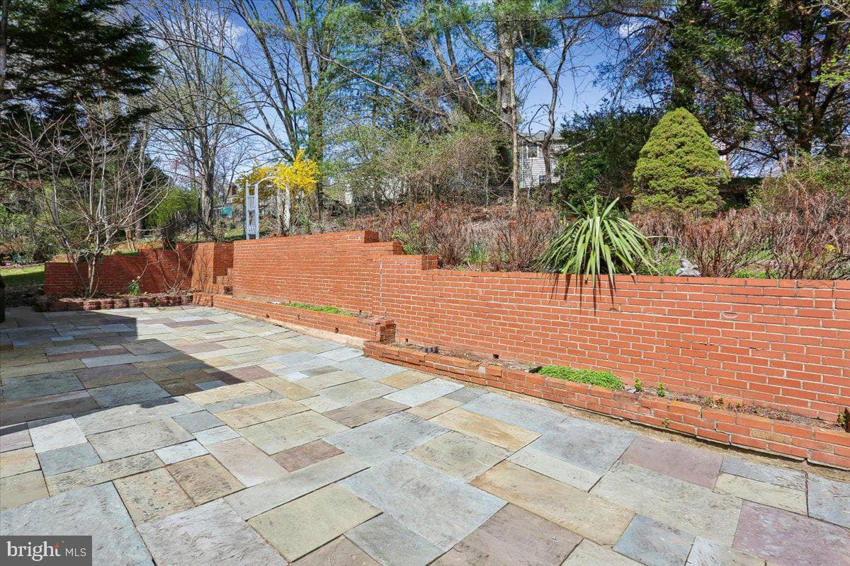 11415 Bedfordshire Avenue photo 37