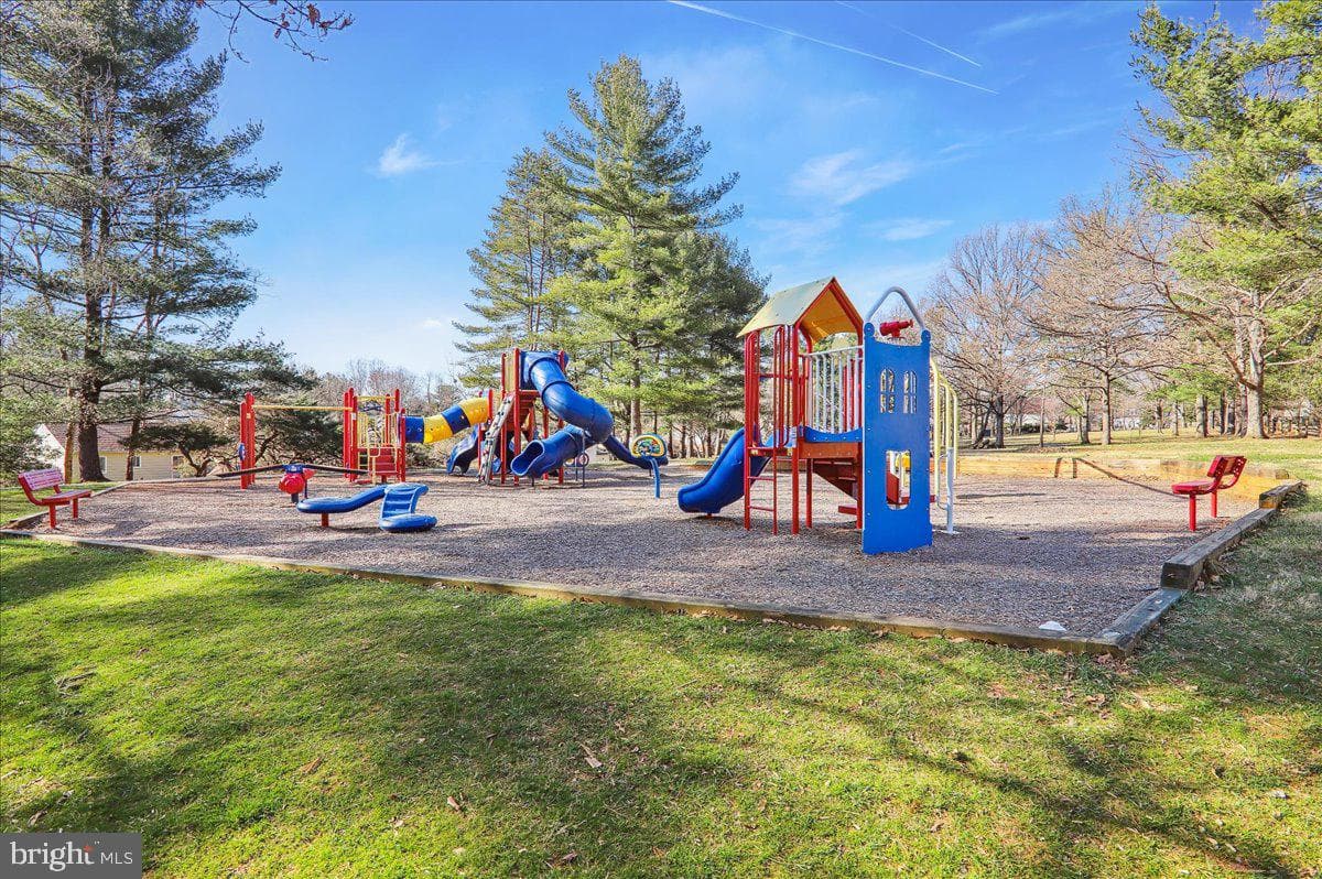 11415 Bedfordshire Avenue photo 43