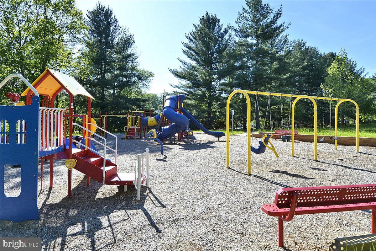 11415 Bedfordshire Avenue photo 44
