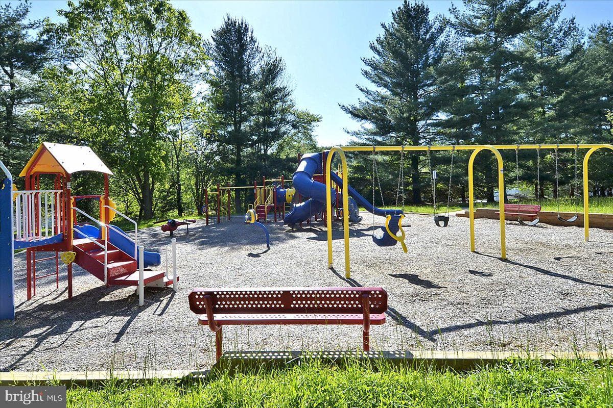 11415 Bedfordshire Avenue photo 45