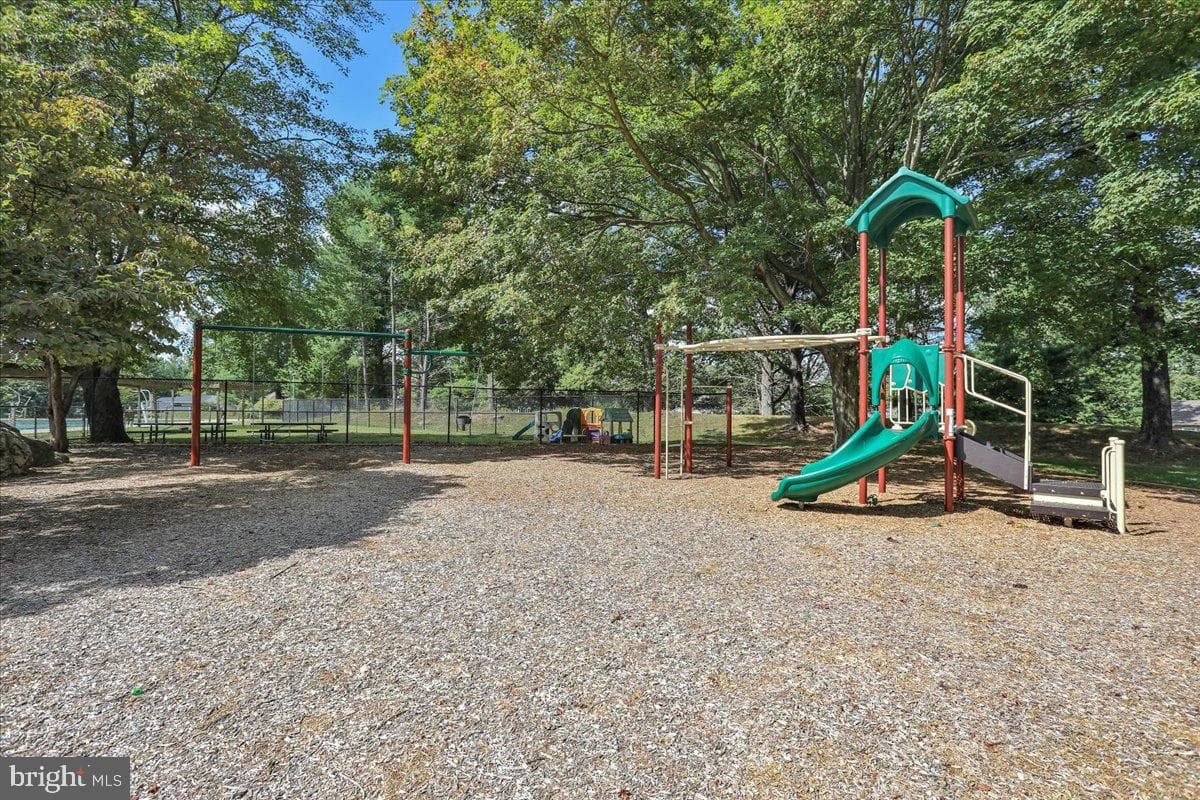 11415 Bedfordshire Avenue photo 48