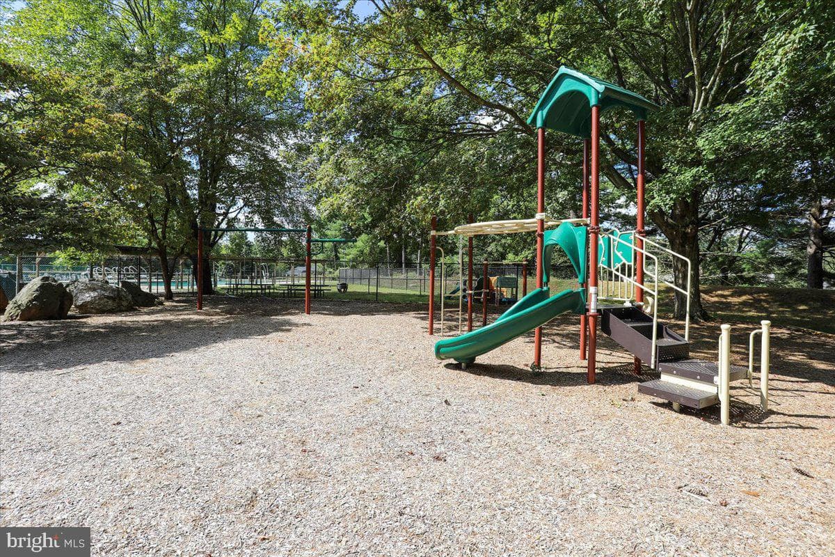 11415 Bedfordshire Avenue photo 49