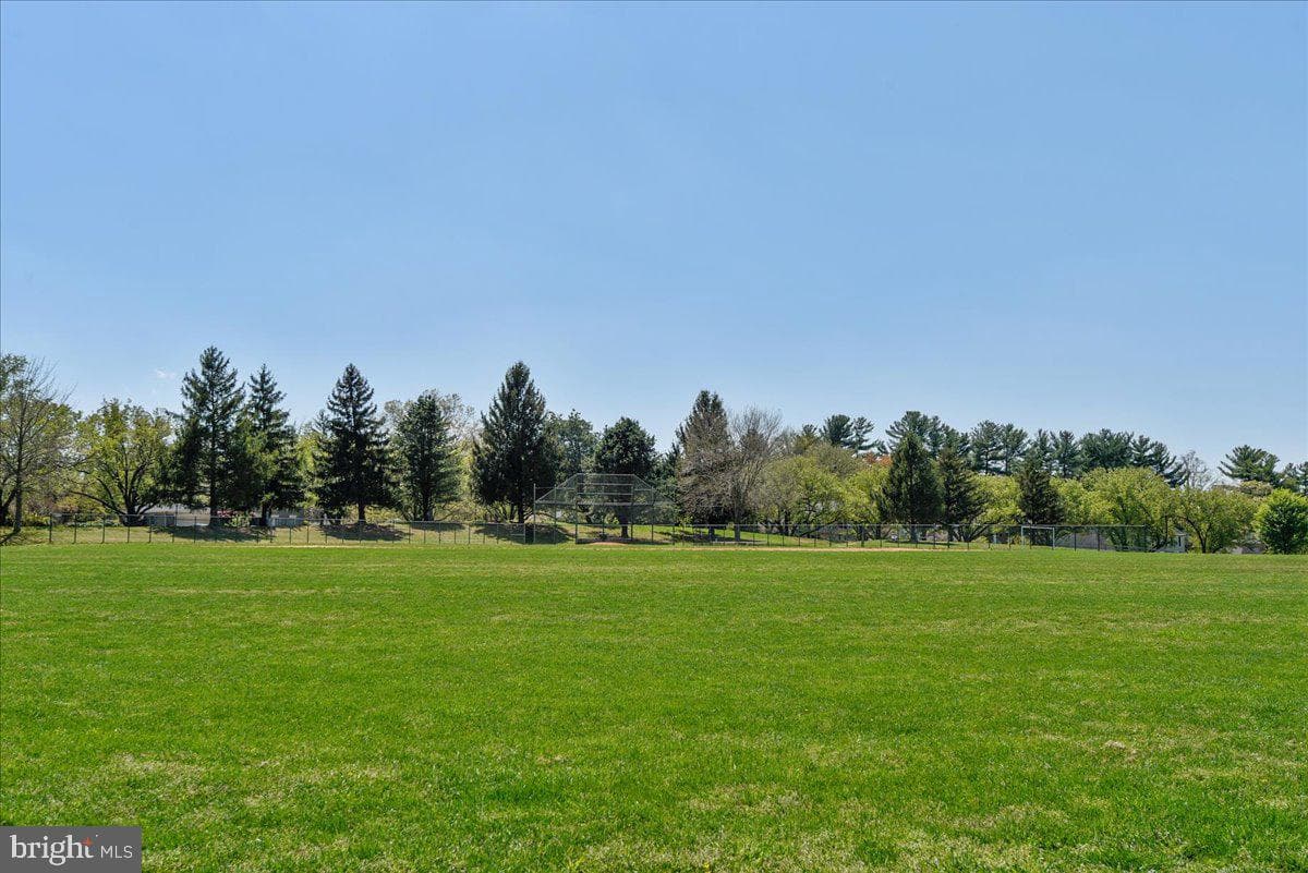 11415 Bedfordshire Avenue photo 60