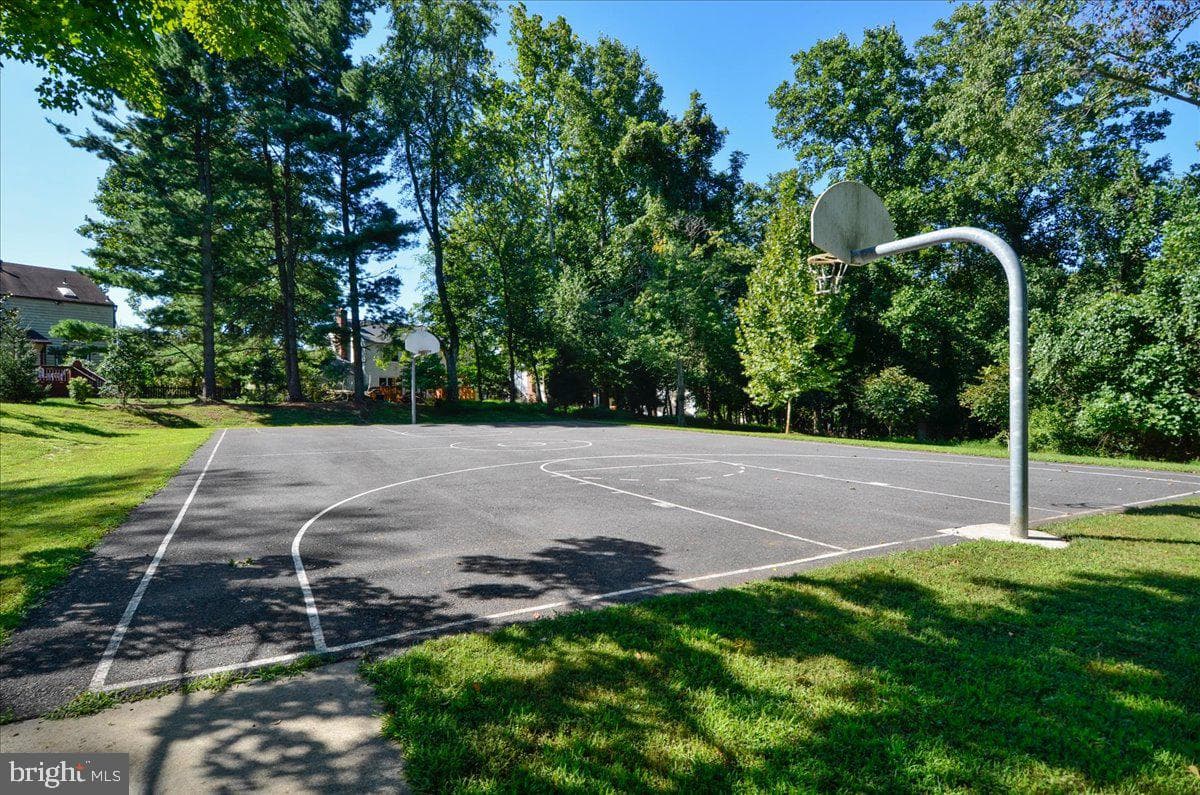 11415 Bedfordshire Avenue photo 65
