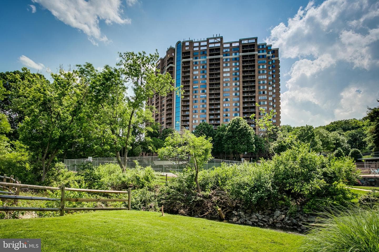 10101 Grosvenor Place #1908, Rockville