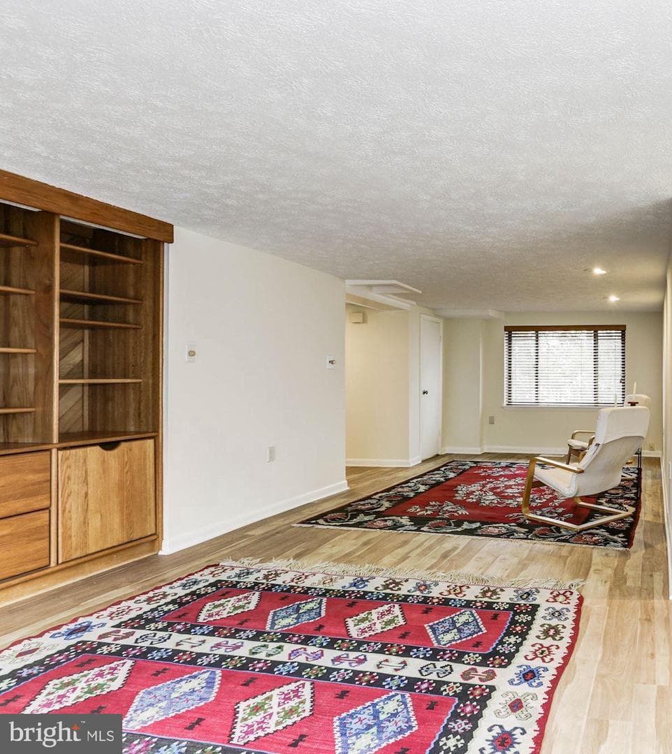 327 S Horners Lane photo 10