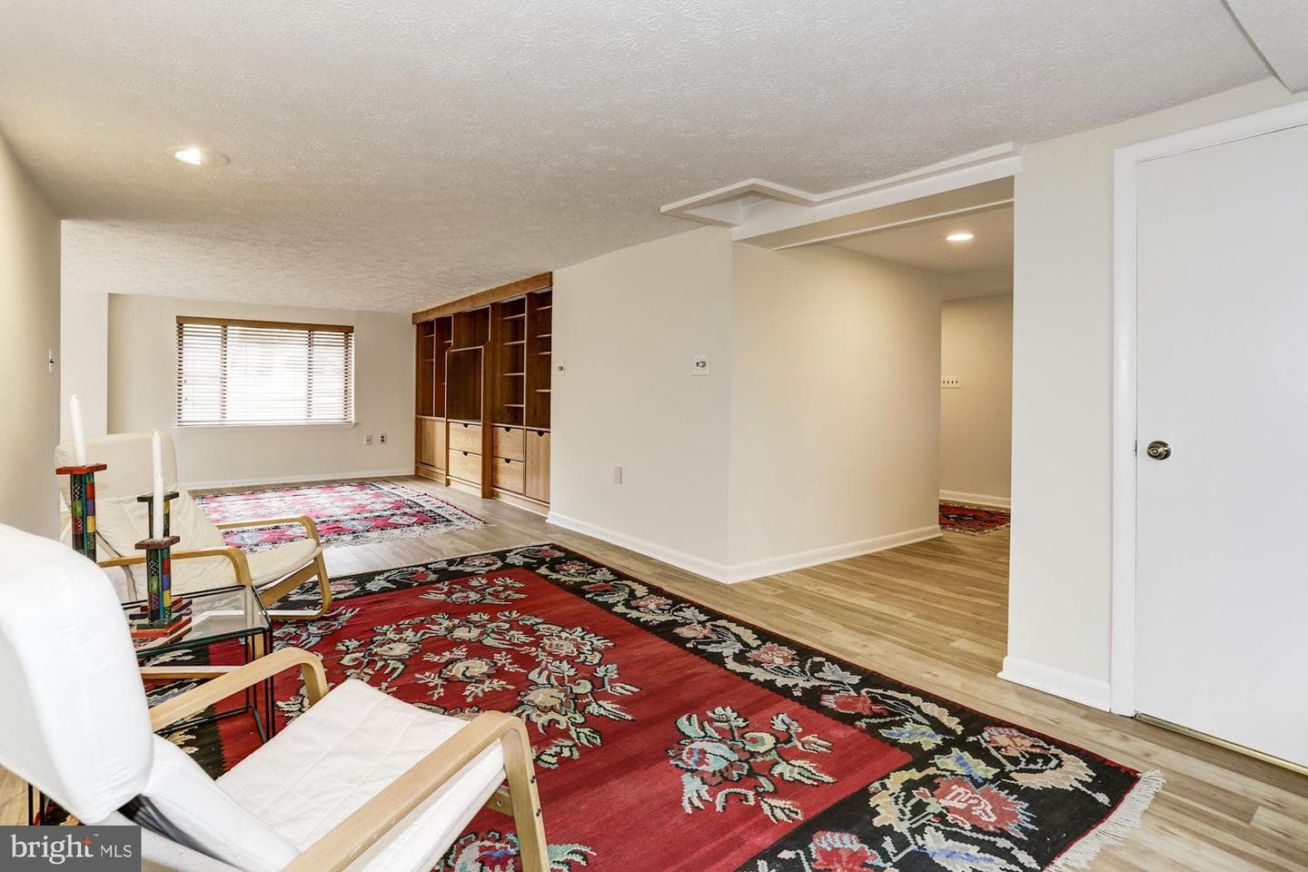 327 S Horners Lane photo 11