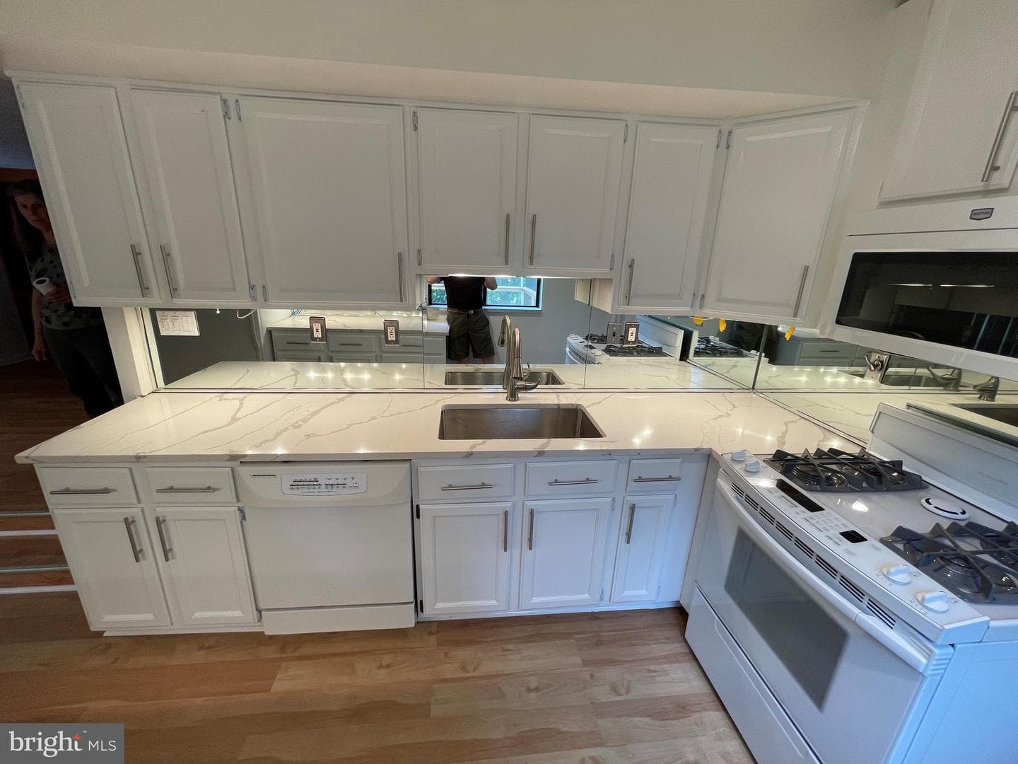 327 S Horners Lane photo 22
