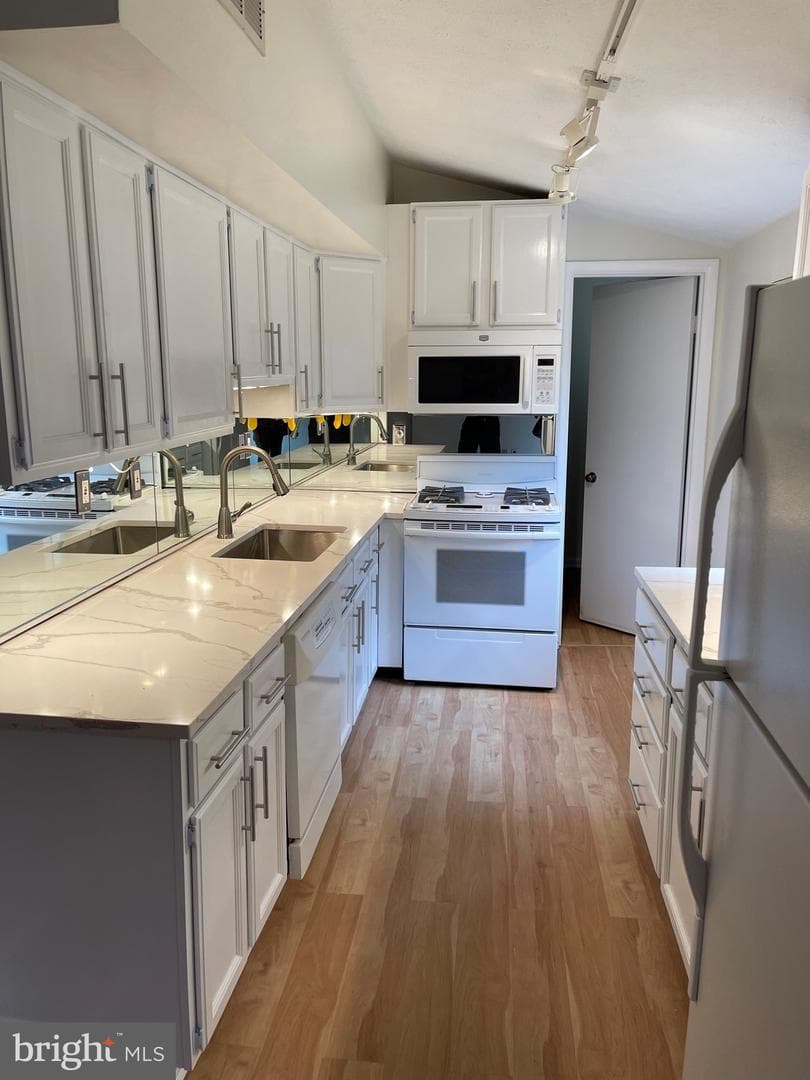327 S Horners Lane photo 23