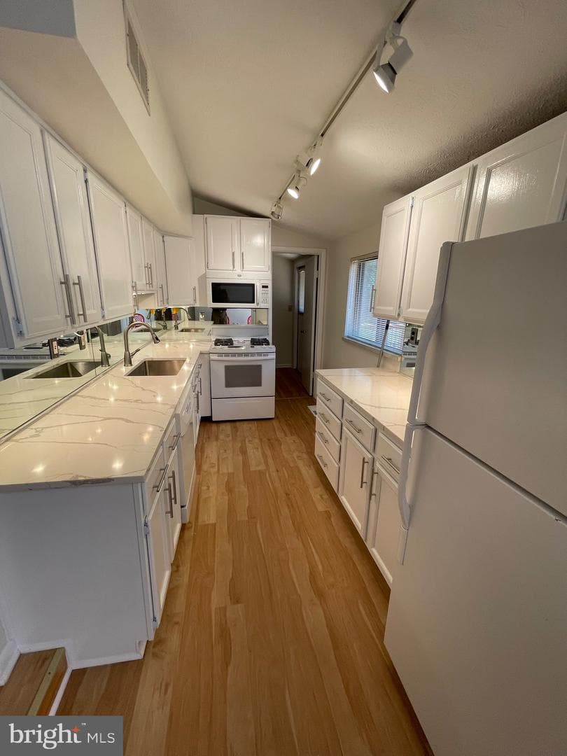 327 S Horners Lane photo 26