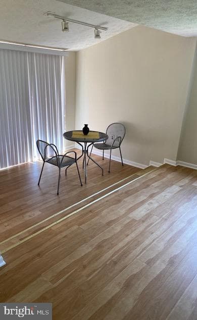 327 S Horners Lane photo 27