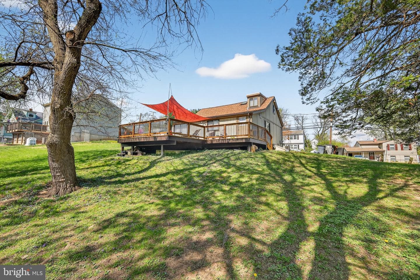 327 S Horners Lane photo 35