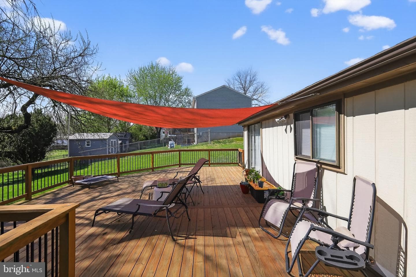 327 S Horners Lane photo 38