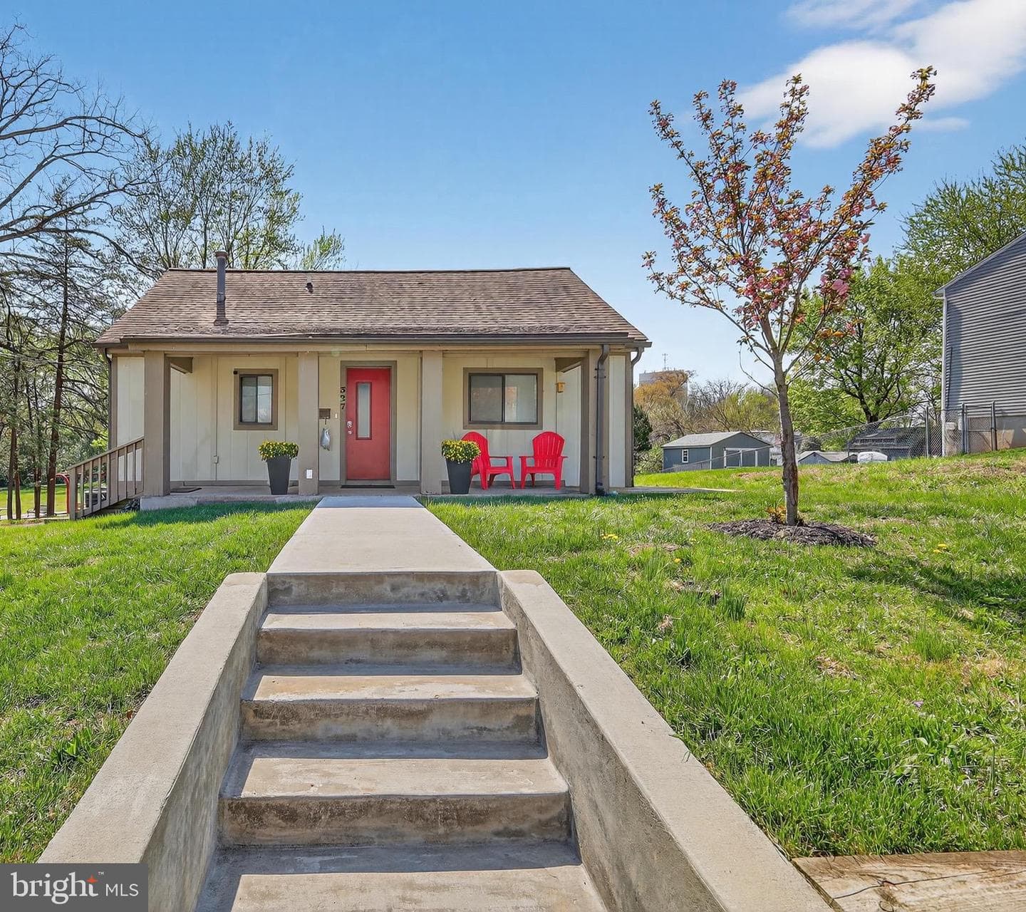 327 S Horners Lane photo 46