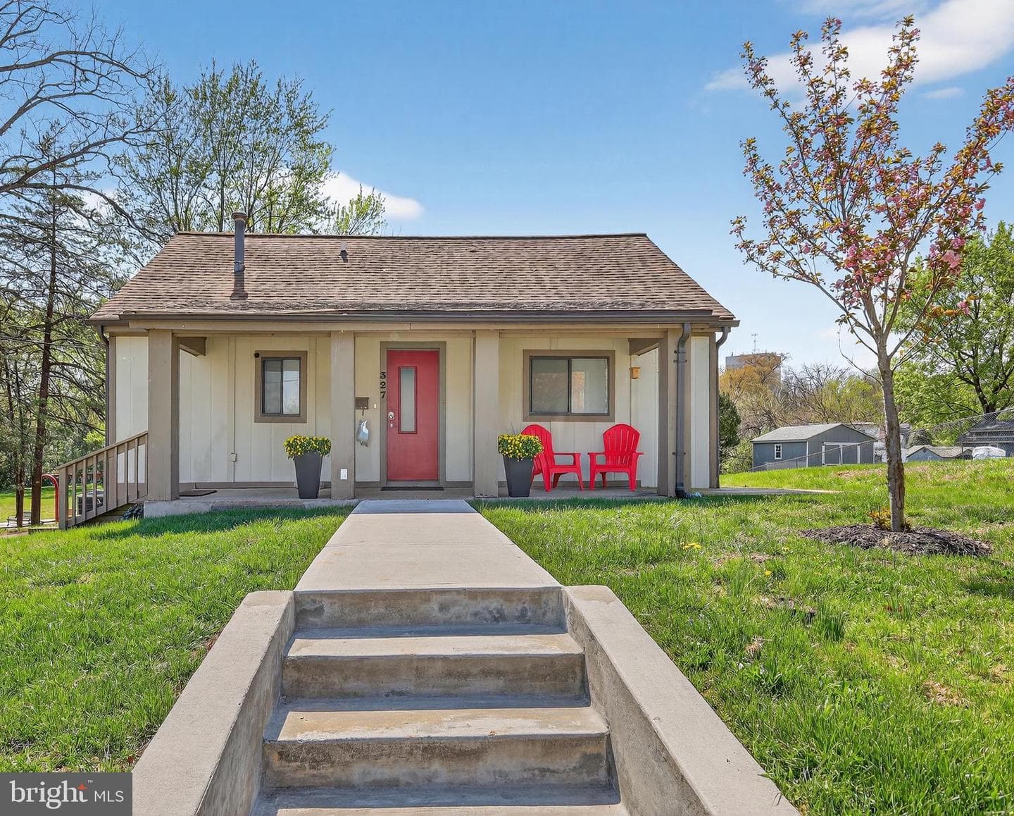 327 S Horners Lane photo 47