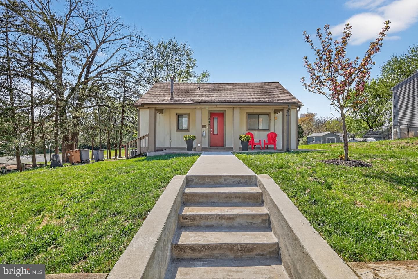 327 S Horners Lane photo 48