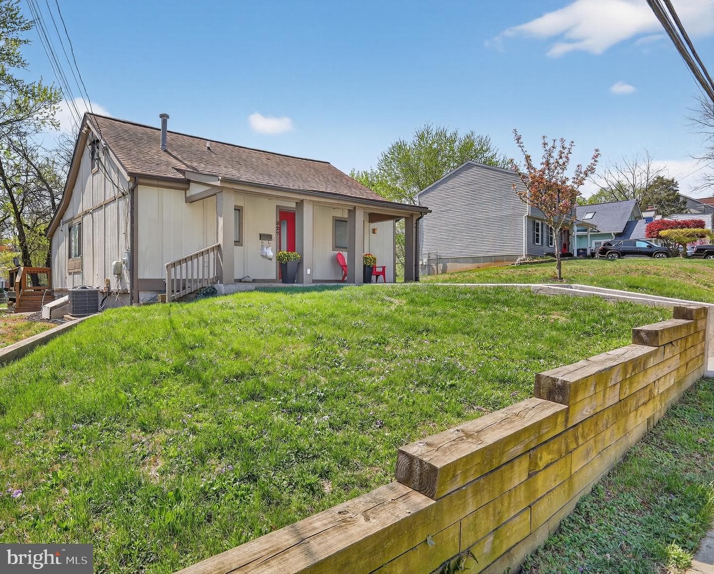 327 S Horners Lane photo 56