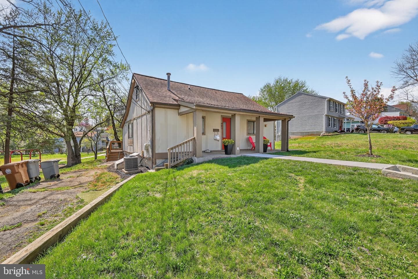 327 S Horners Lane photo 58