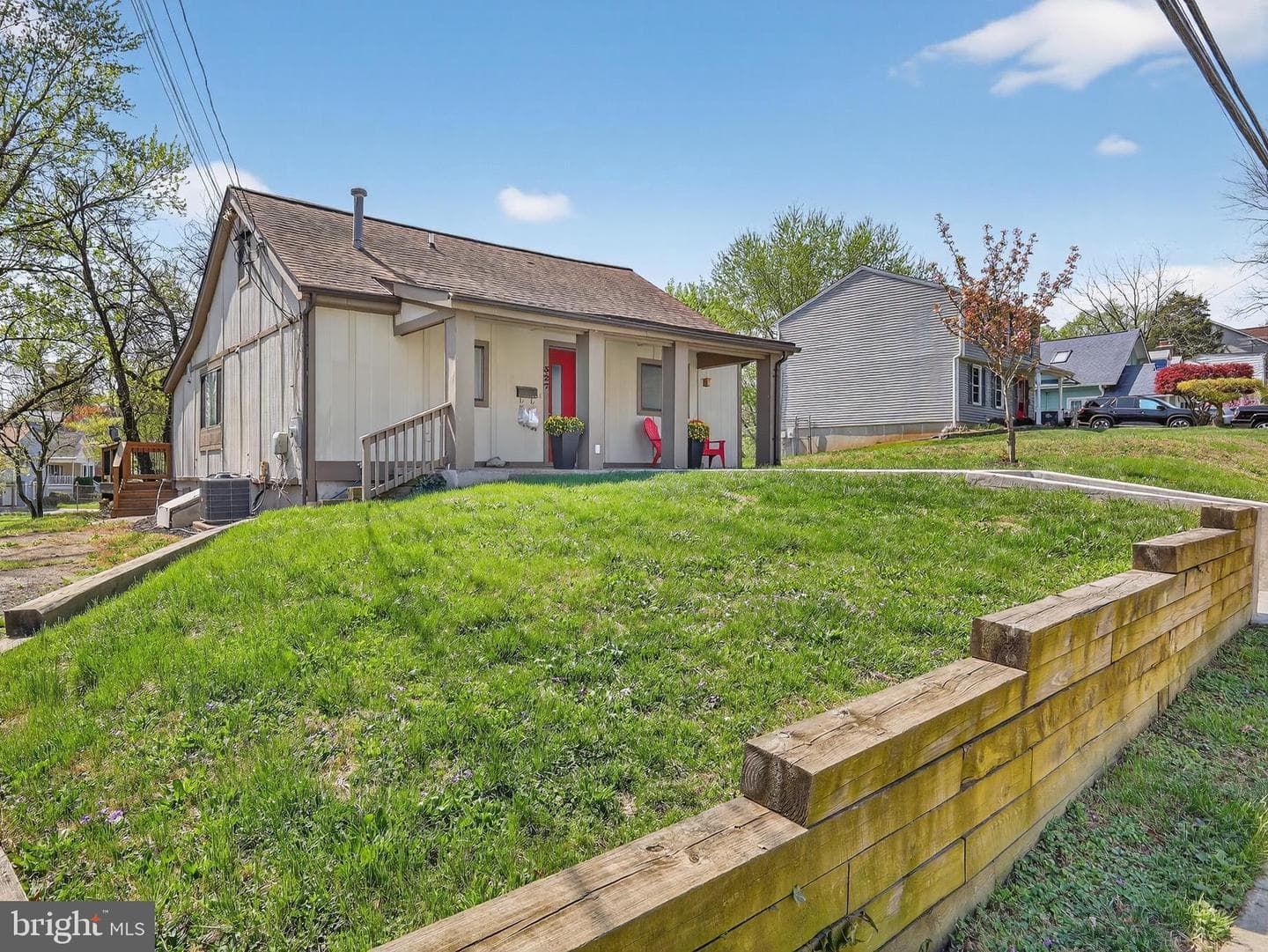 327 S Horners Lane photo 60