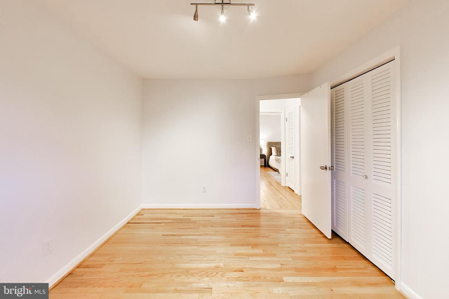 6514 Wilmett Road photo 22