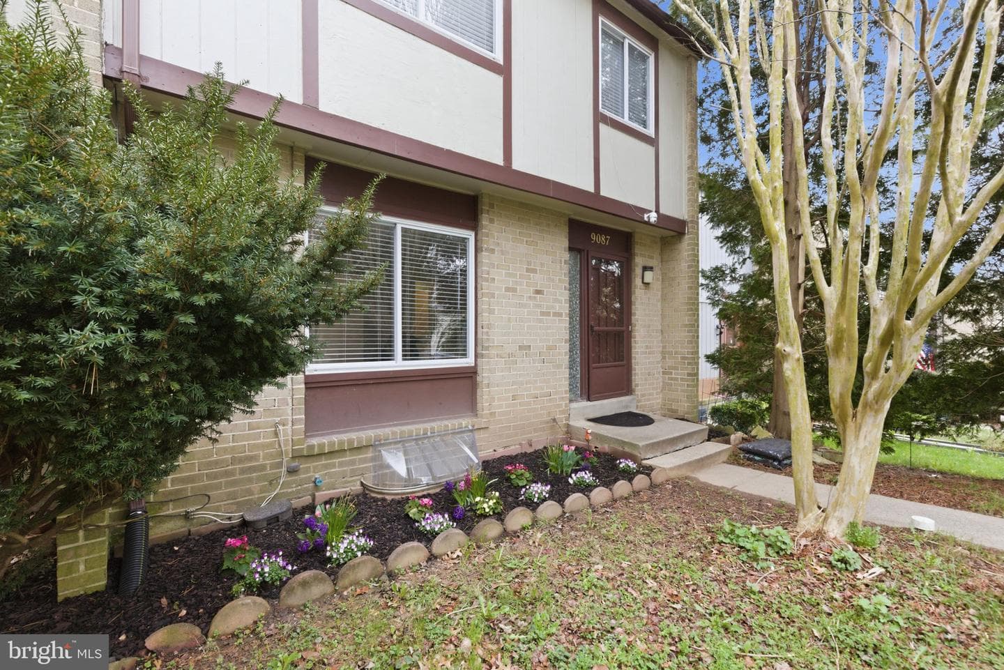 9087 Centerway Road photo 4