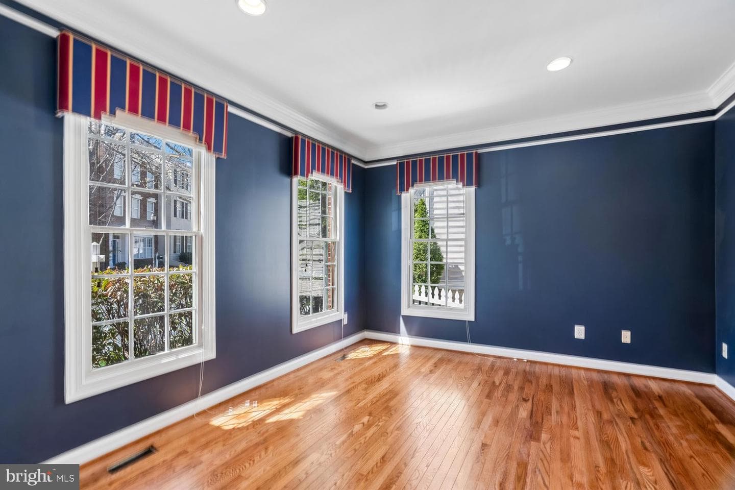 614 Linslade Street photo 18