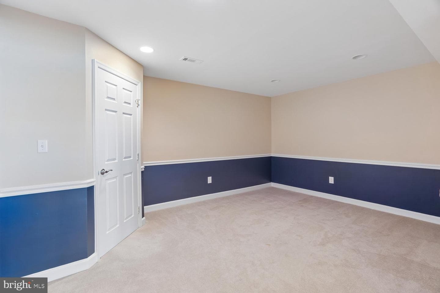 614 Linslade Street photo 44