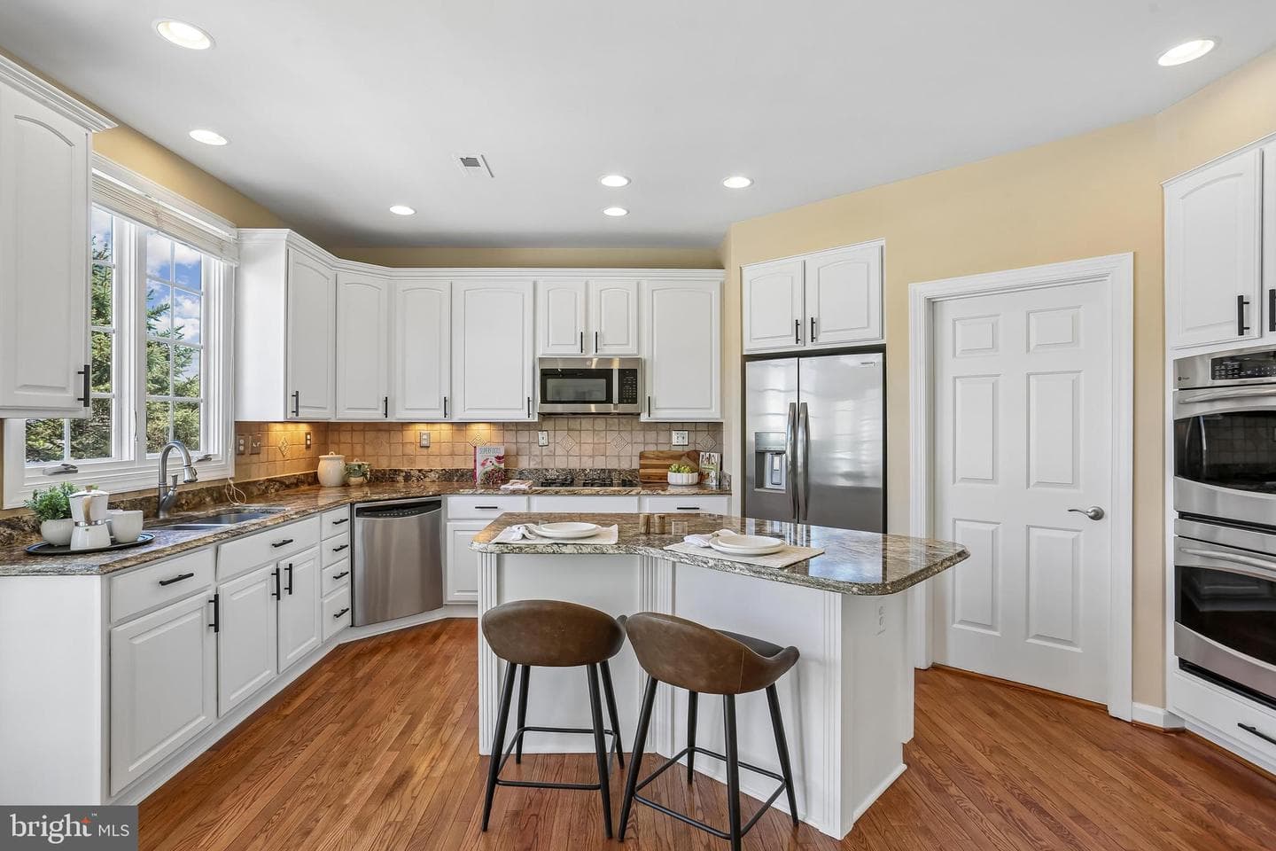 614 Linslade Street photo 6
