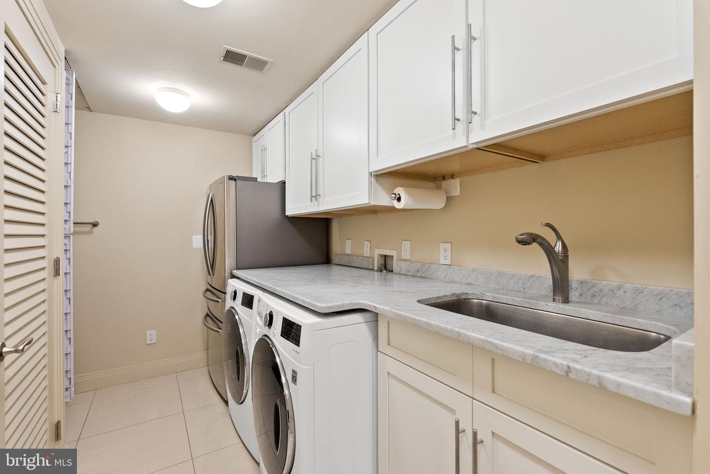6936 Carmichael Avenue photo 69