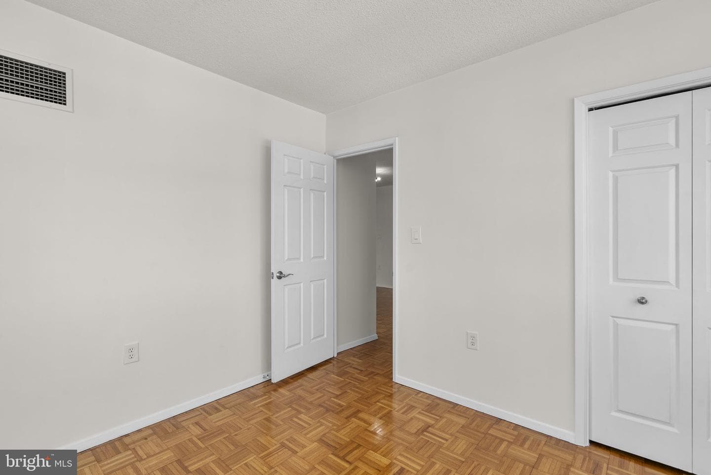 4801 Fairmont Avenue #904 photo 26