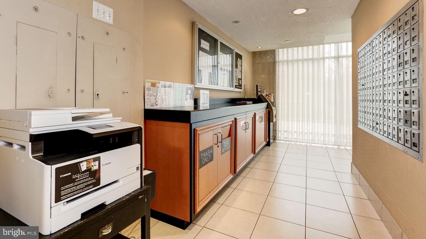 10201 Grosvenor Pl # 1016 photo 23