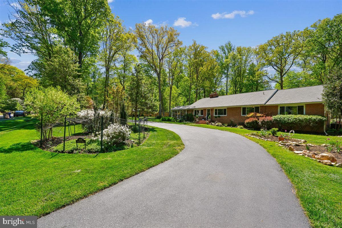 4318 Pinetree Road photo 3