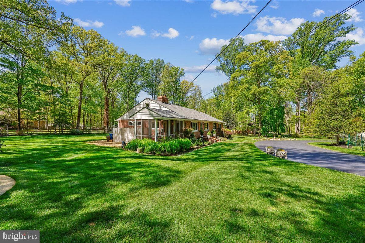 4318 Pinetree Road photo 5