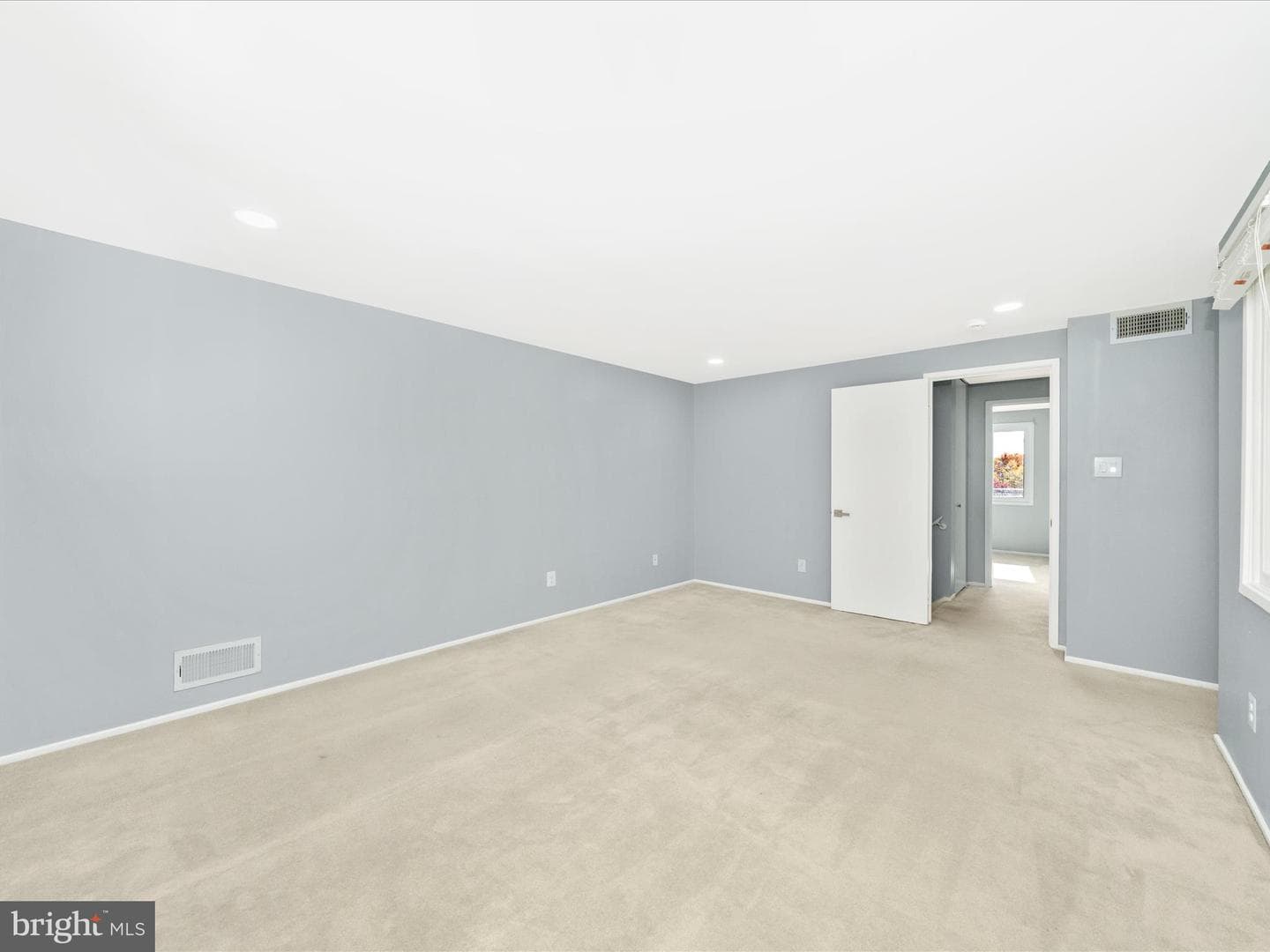 10513 Cambridge Court photo 33