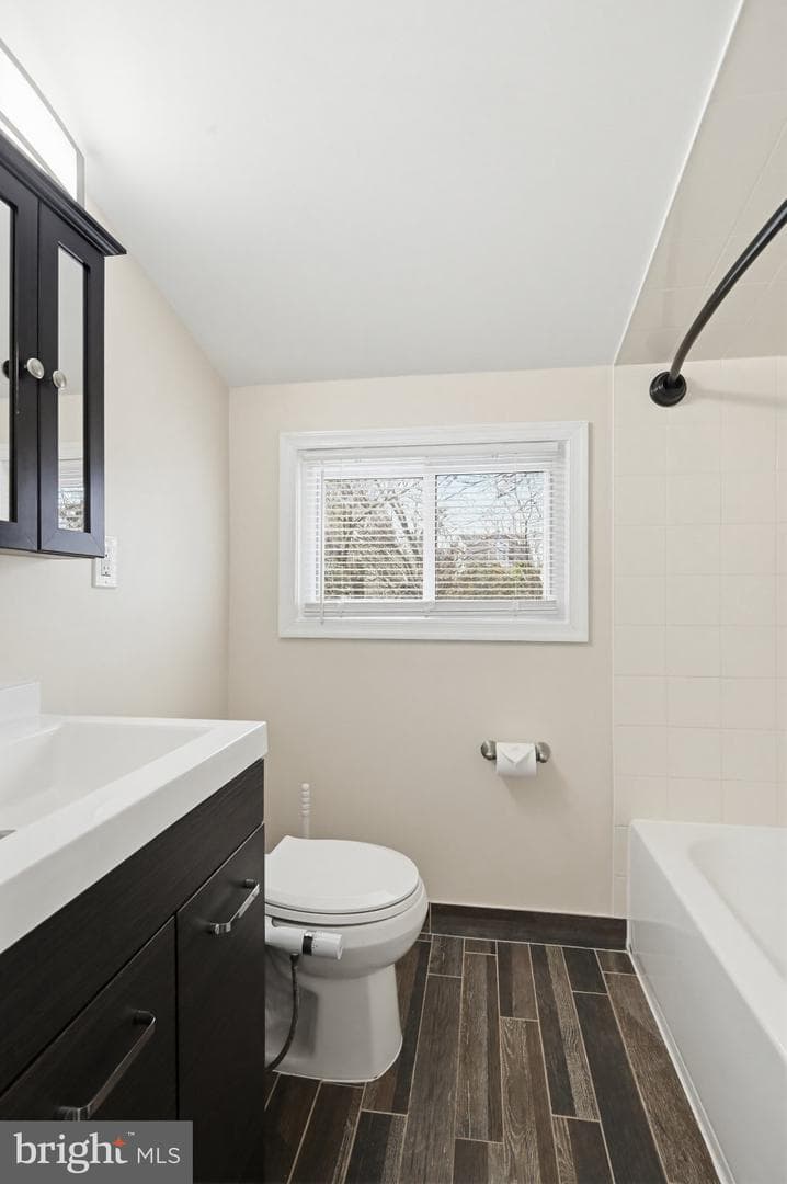 10202 Gardiner Avenue photo 20