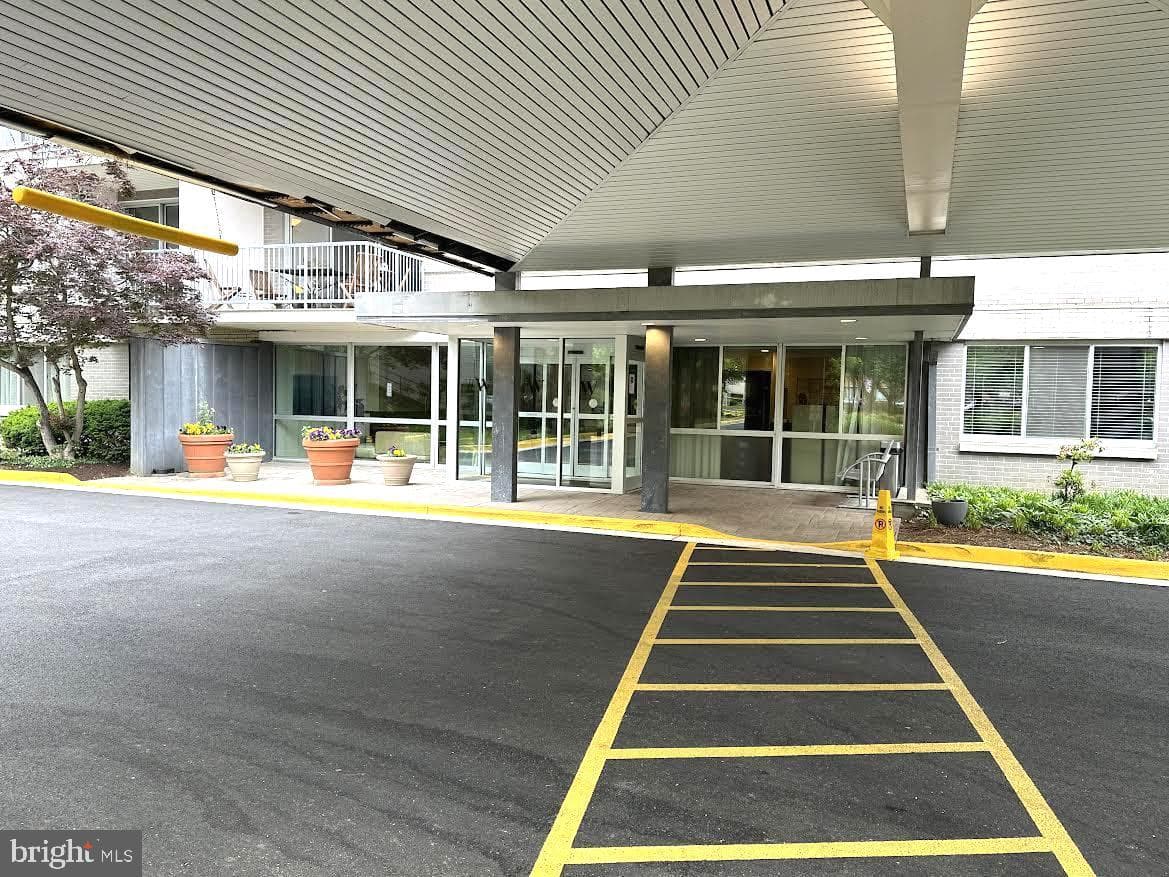 4977 Battery Lane #1-203, Bethesda