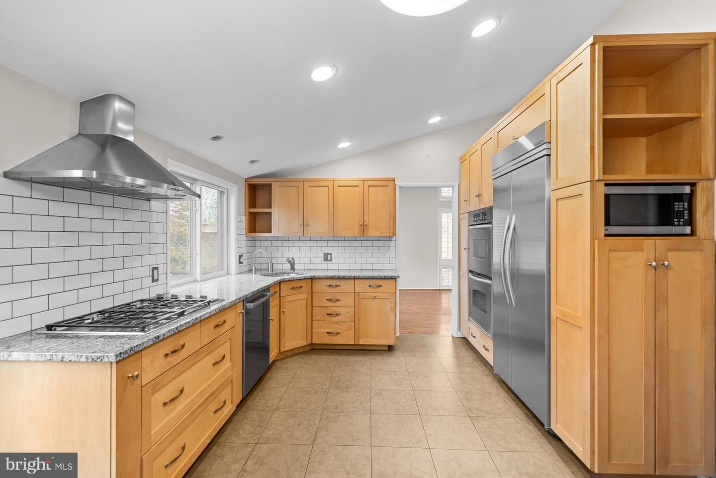 6309 Friendship Court photo 18