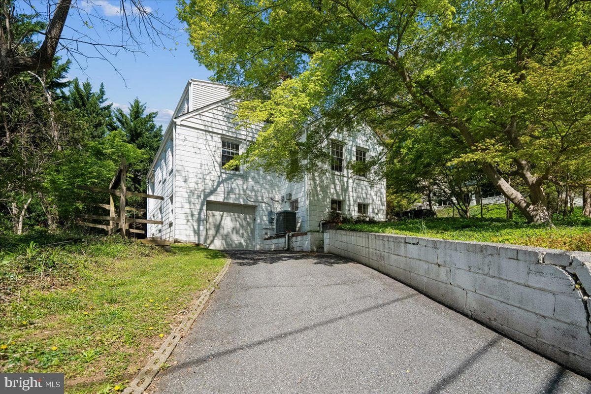 6500 Brookes Hill Court photo 50