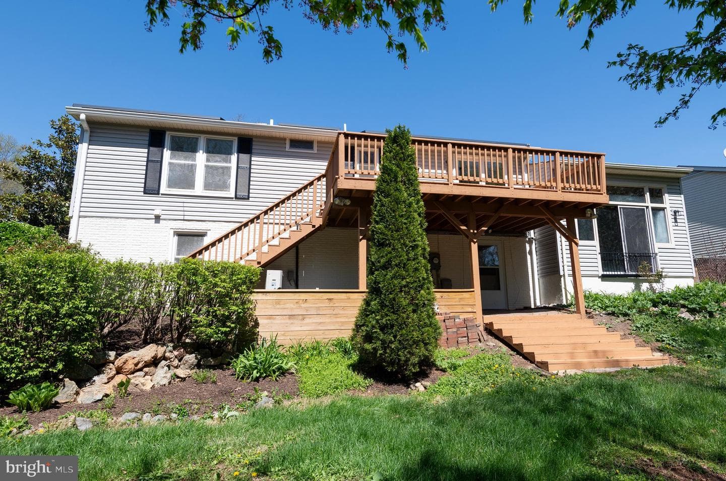8112 Shady Spring Drive photo 4