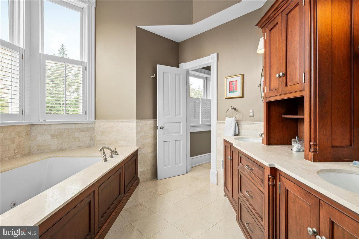 10400 Montgomery Avenue photo 50