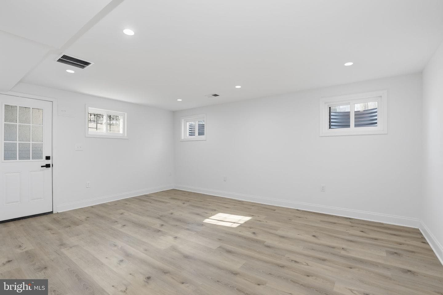 311 Ellsworth Drive photo 44