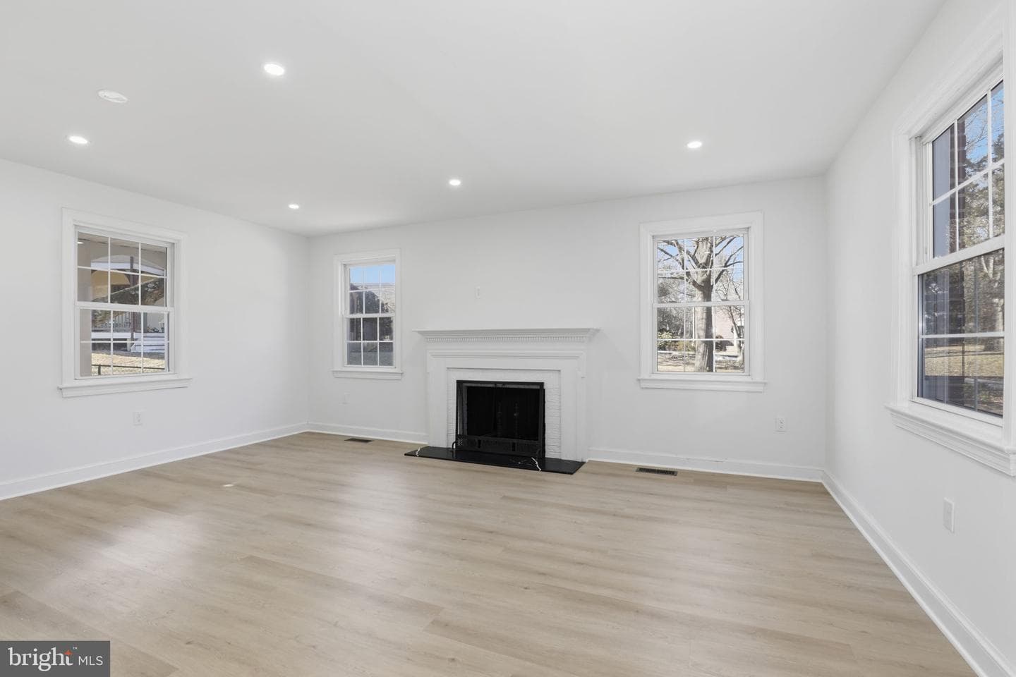 311 Ellsworth Drive photo 6